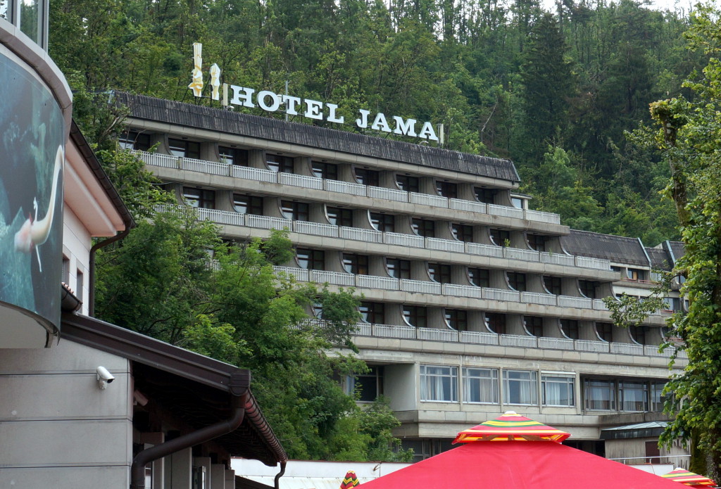 Отель с незамысловатым названием Яма