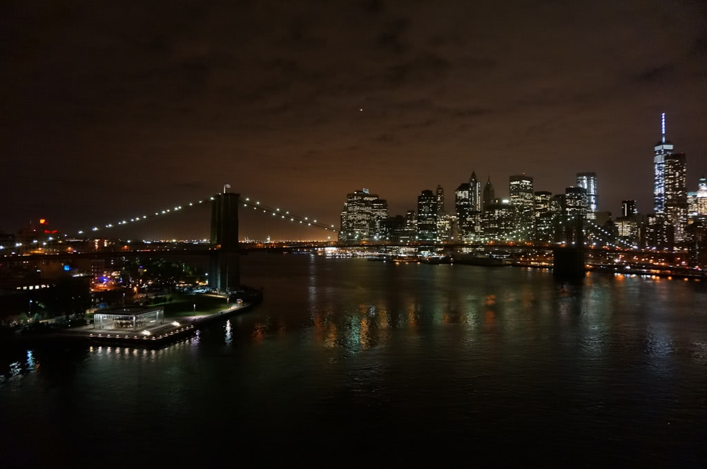 Вид с Manhattan Bridge на Brooklyn Bridge
